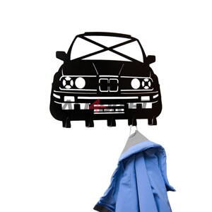 Věšák ve tvaru BMW E30